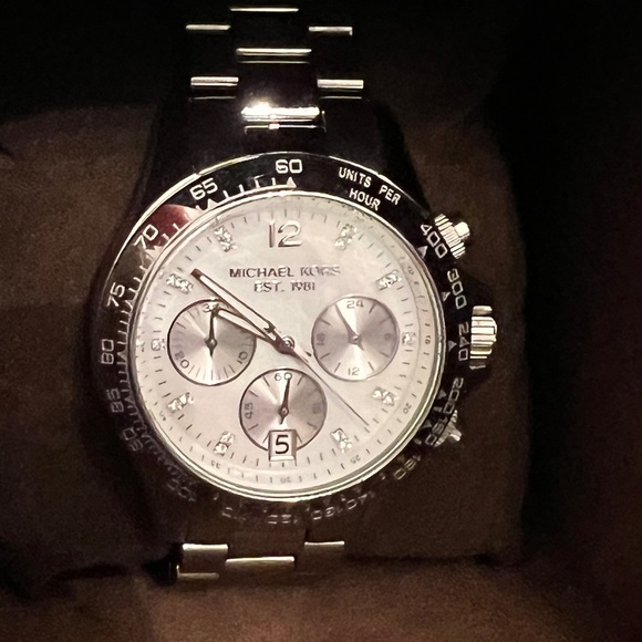 MICHAEL KORS MK5530 Women's 38 mm Layton Silver Tone Crystal Index Watch - Picture 6 of 12